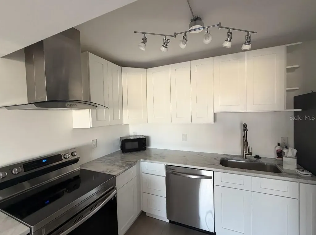 51 Island Way Clearwater Beach FL 33767