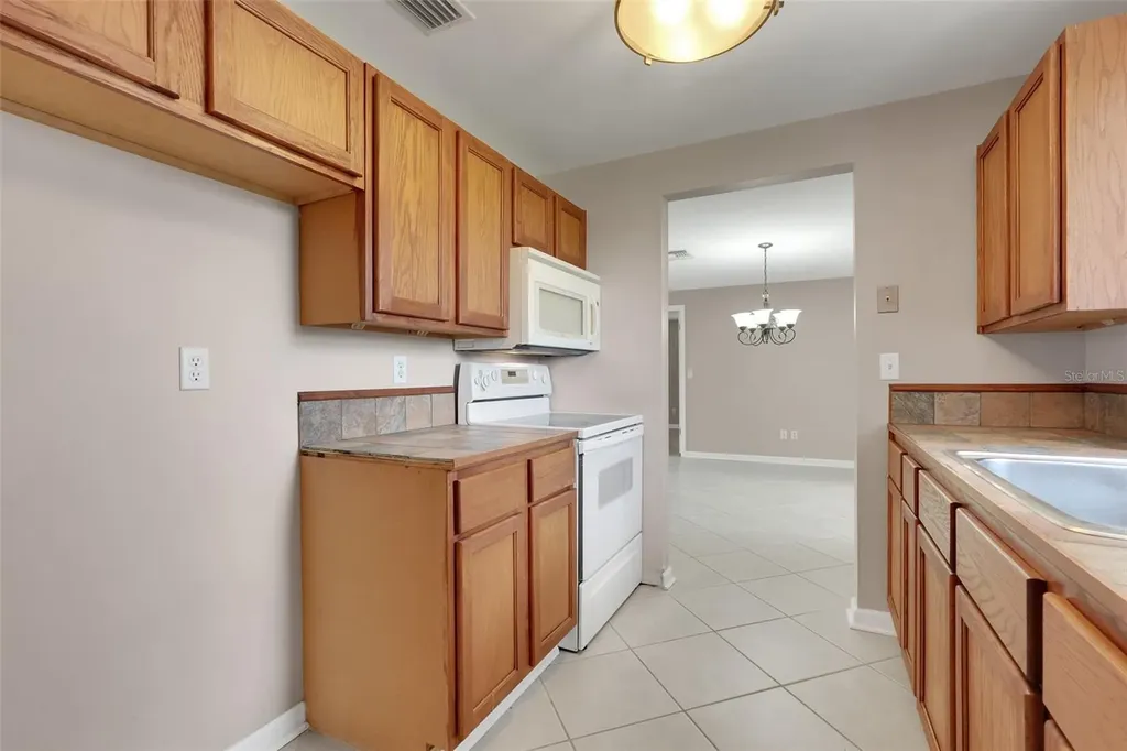 520 N Lacy Circle Deltona FL 32725