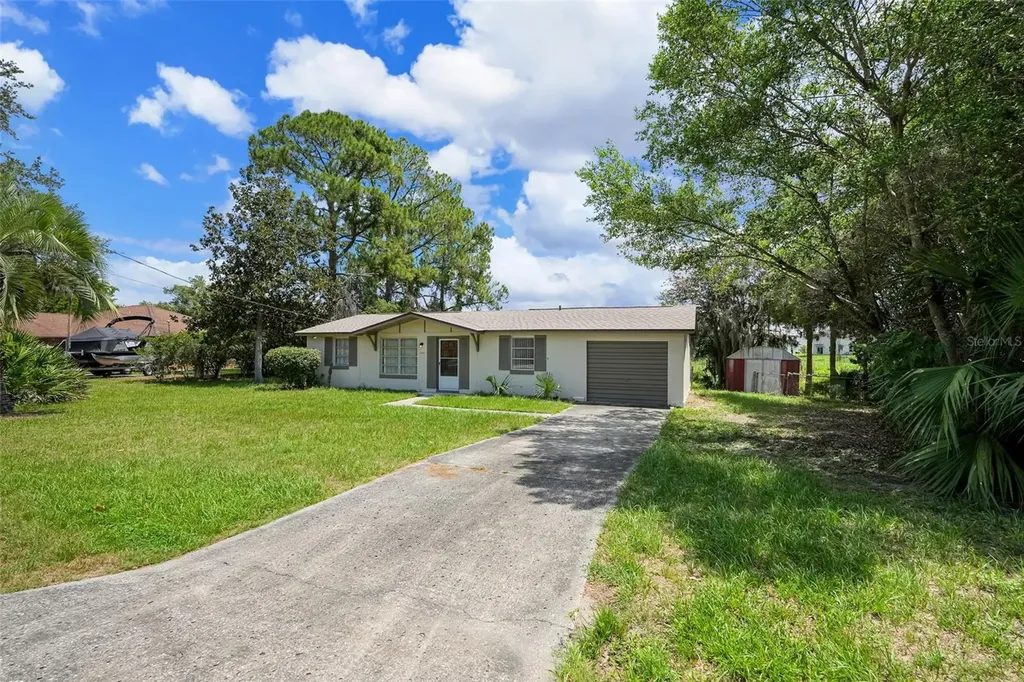 520 N Lacy Circle Deltona FL 32725