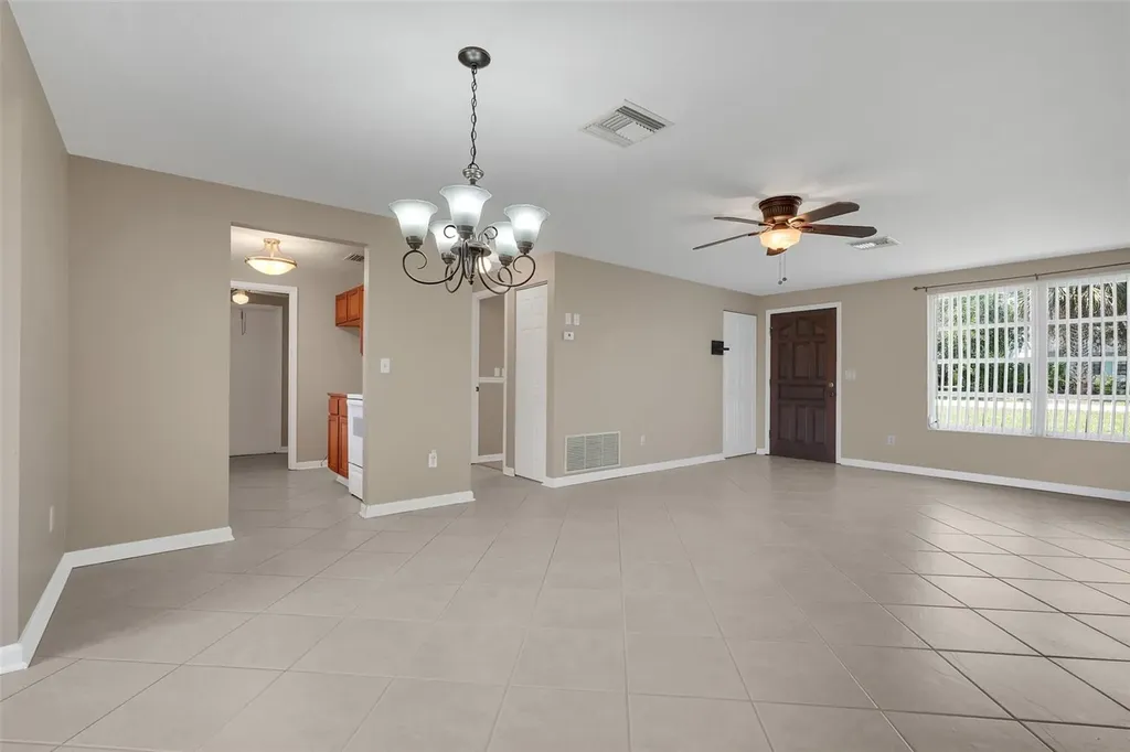 520 N Lacy Circle Deltona FL 32725
