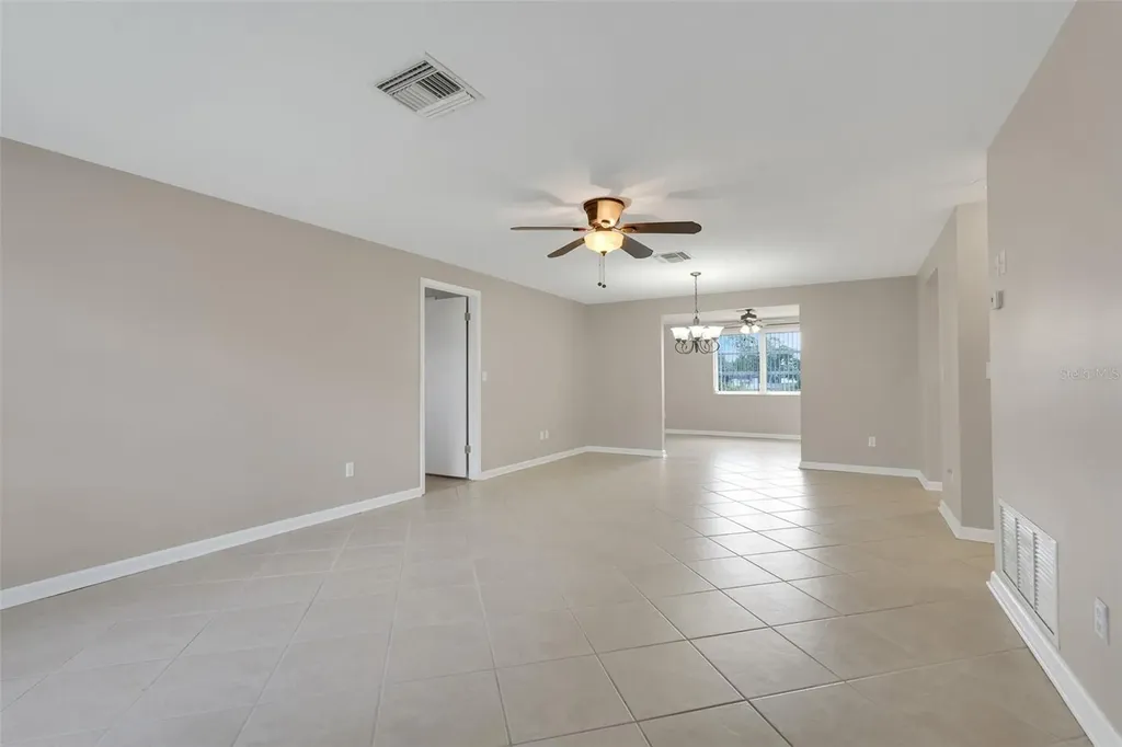 520 N Lacy Circle Deltona FL 32725