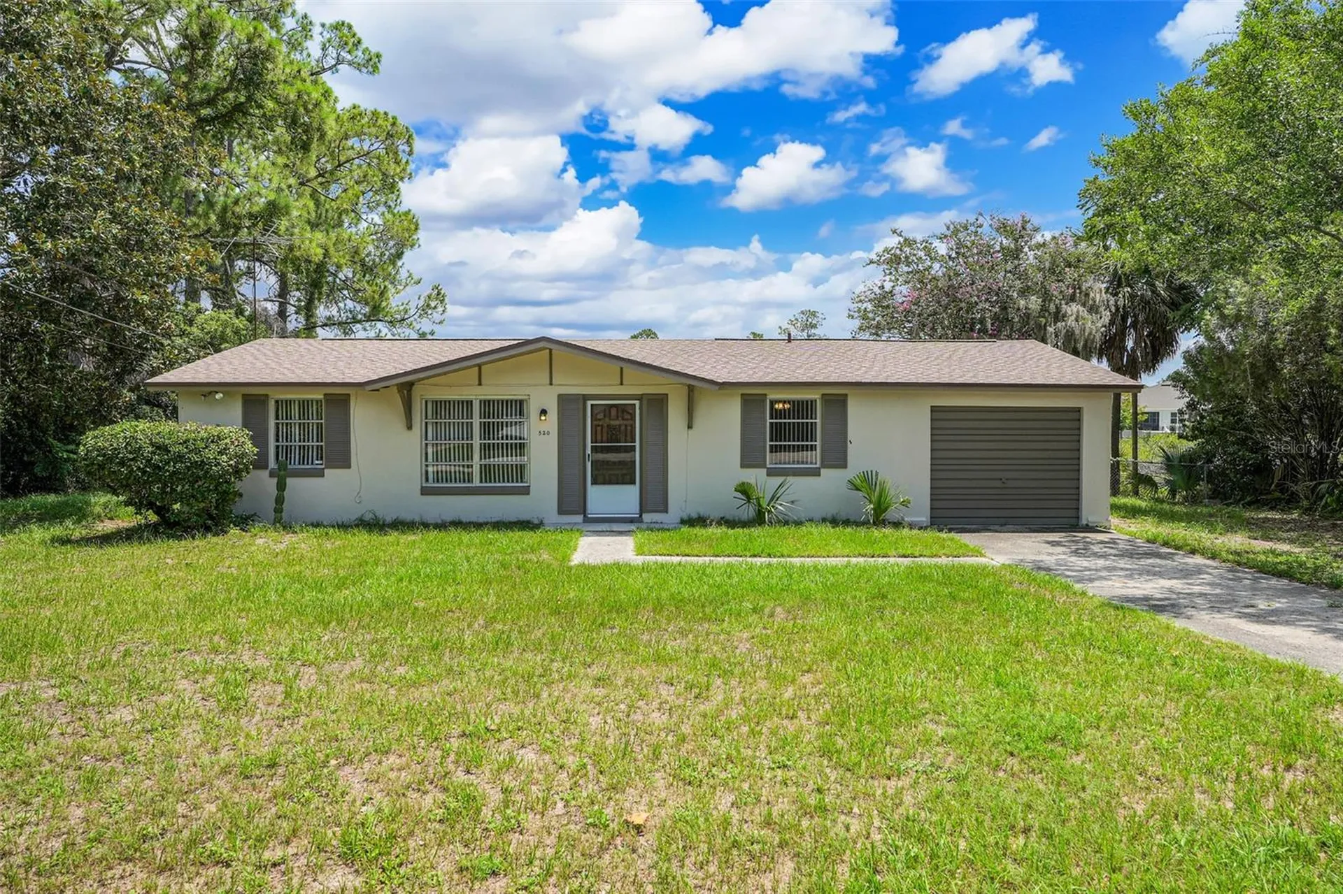 520 N Lacy Circle Deltona FL 32725
