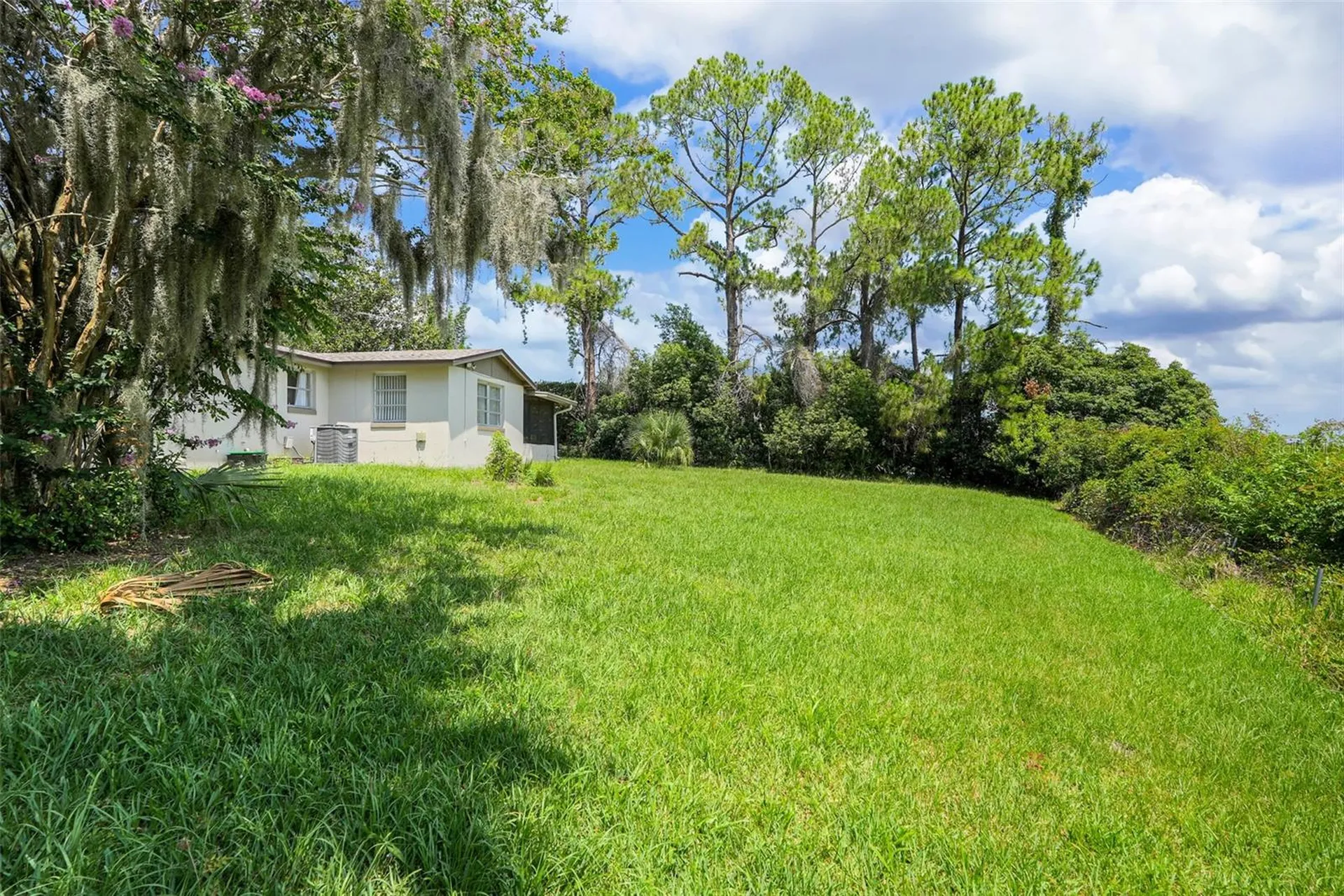 520 N Lacy Circle Deltona FL 32725