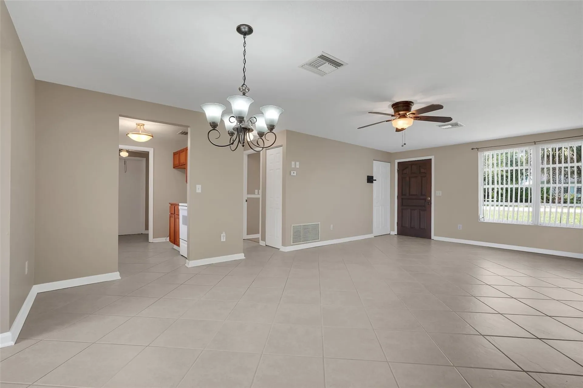 520 N Lacy Circle Deltona FL 32725