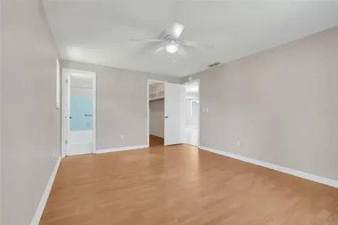 520 N Lacy Circle Deltona FL 32725