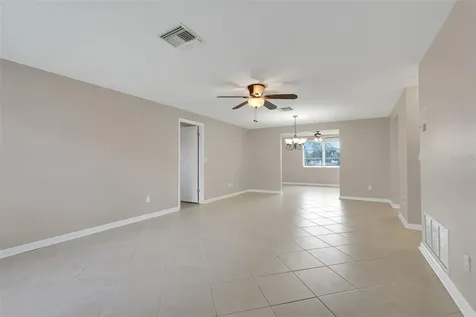 520 N Lacy Circle Deltona FL 32725