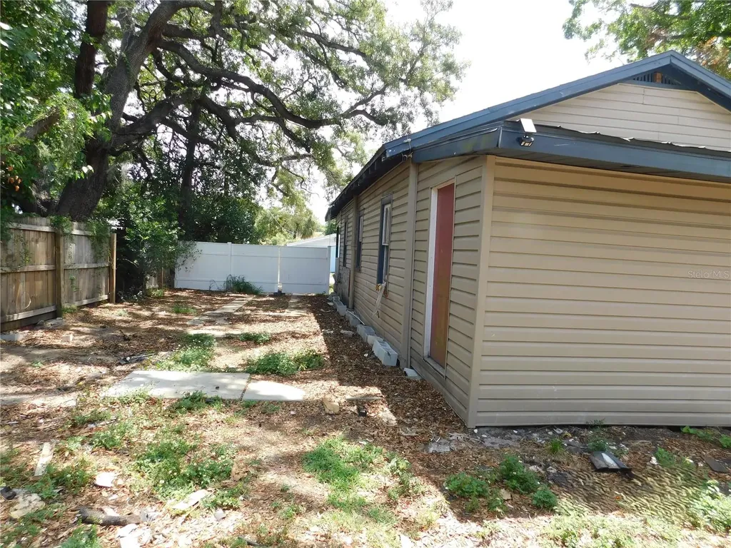 8412 N Seminole Avenue Tampa FL 33604