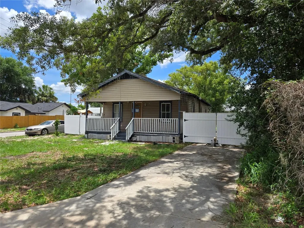 8412 N Seminole Avenue Tampa FL 33604