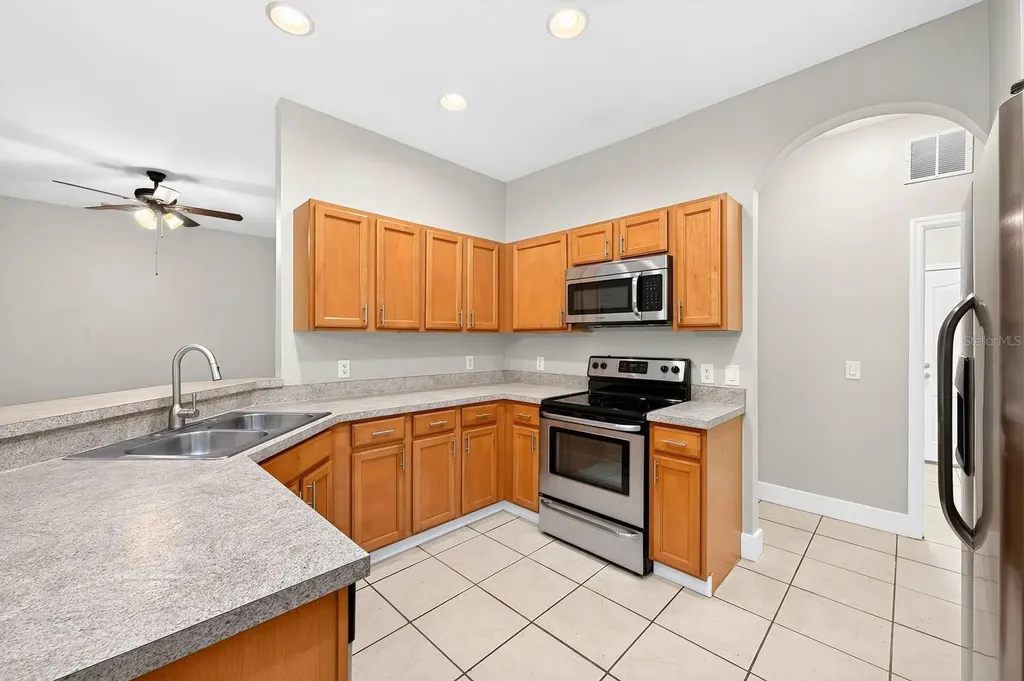 561 Carey Way Orlando FL 32825