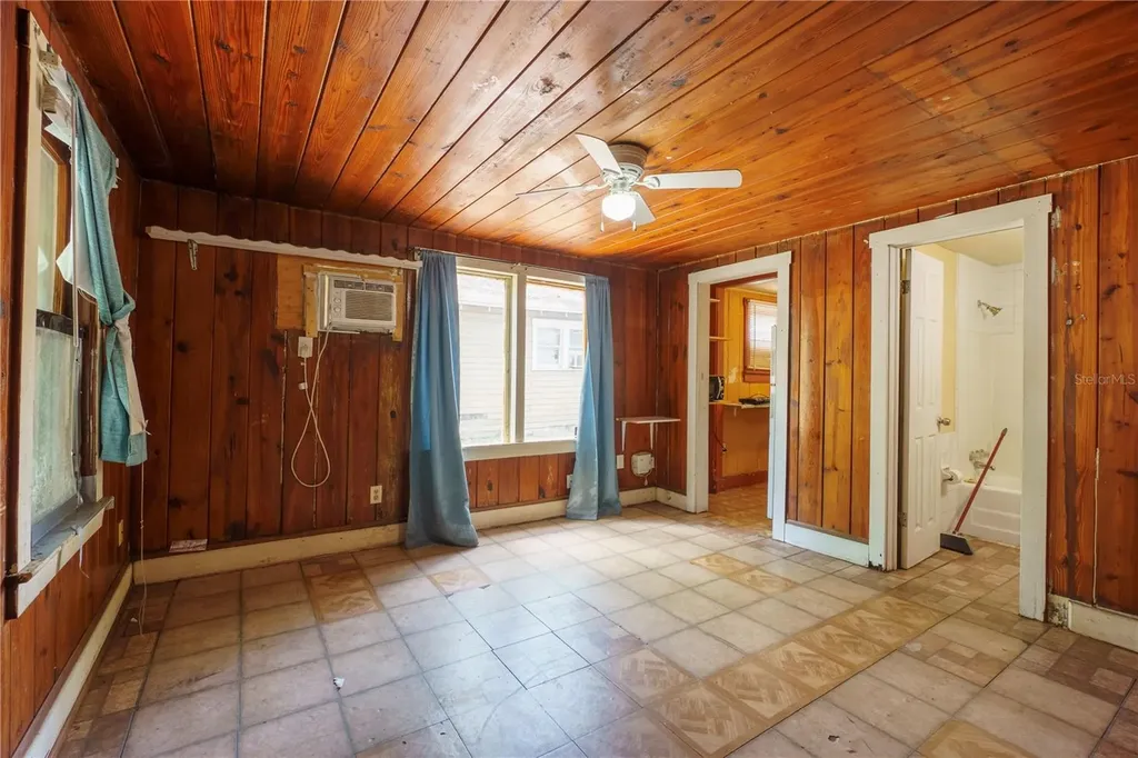 10704 N Annette Avenue Tampa FL 33612