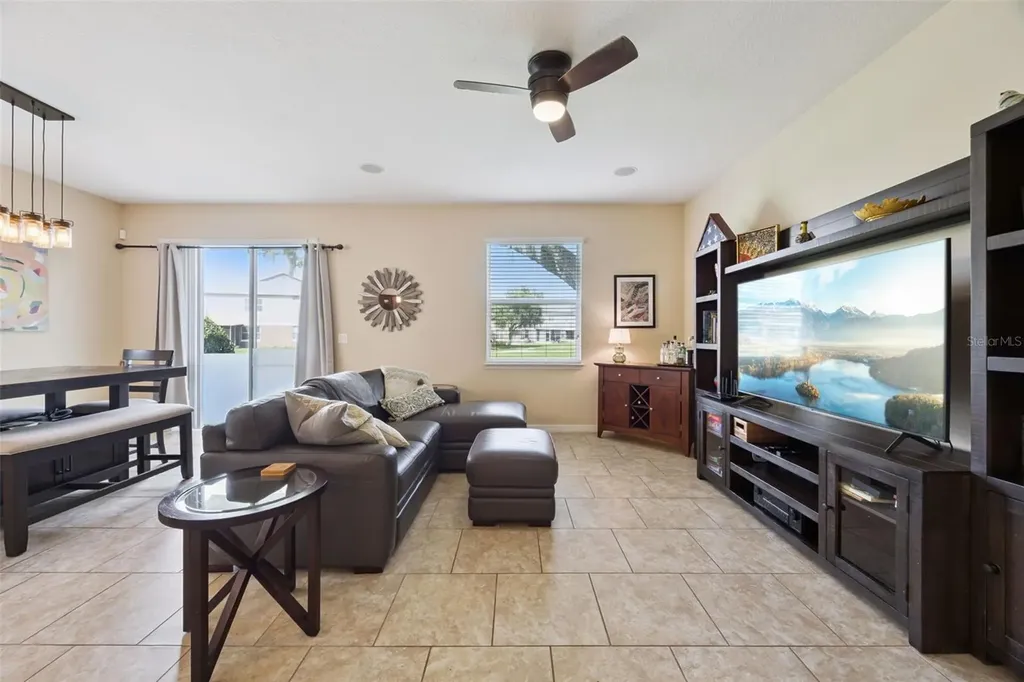1437 Scarlet Oak Loop Winter Garden FL 34787