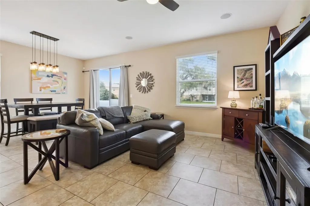 1437 Scarlet Oak Loop Winter Garden FL 34787