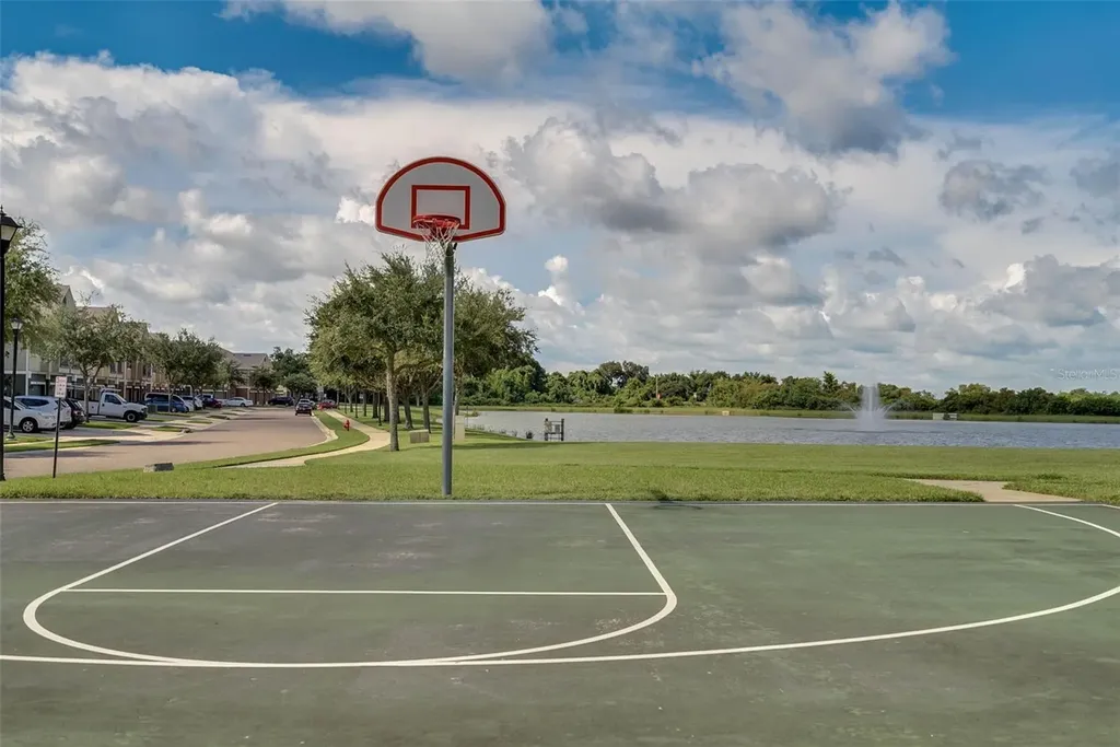 1437 Scarlet Oak Loop Winter Garden FL 34787