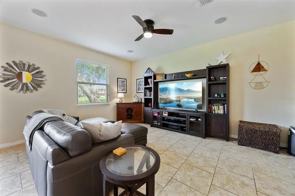 1437 Scarlet Oak Loop Winter Garden FL 34787