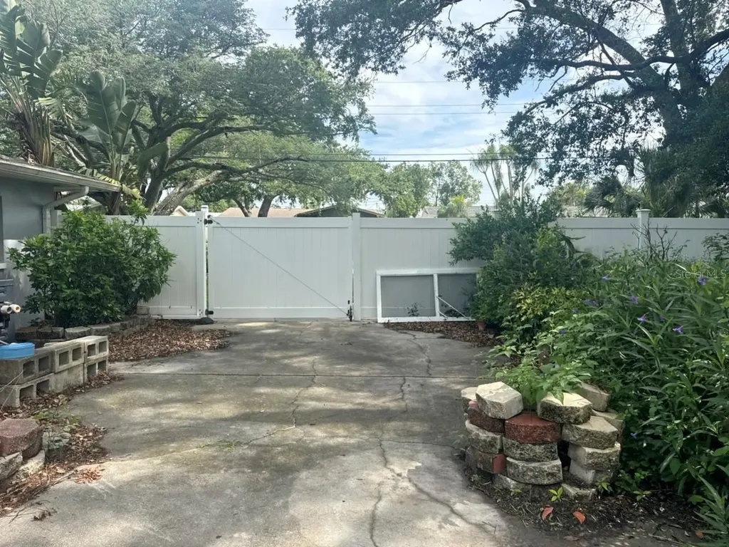 13824 83rd Place Seminole FL 33776