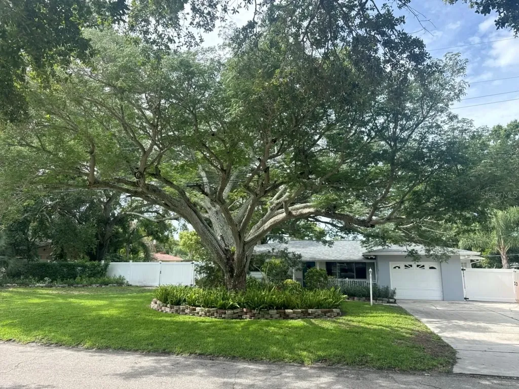 13824 83rd Place Seminole FL 33776