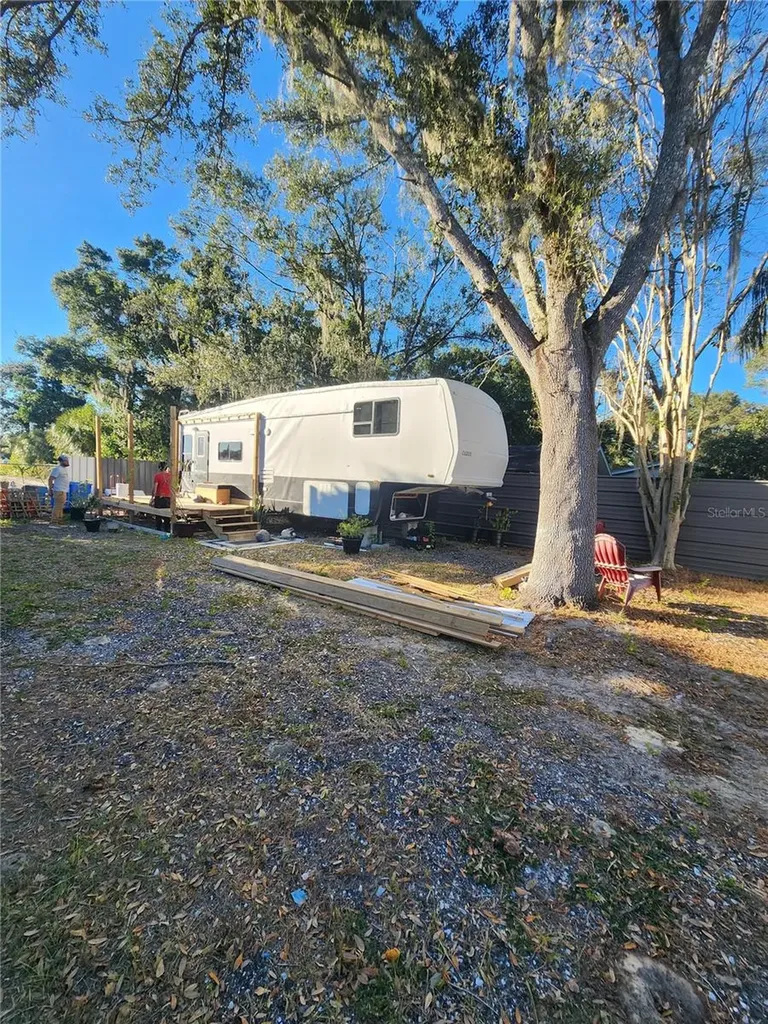 1333 Wilkinson Drive Plant City FL 33566