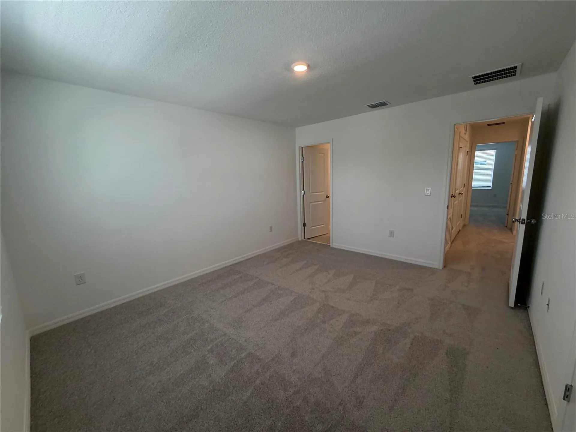 2882 Skyline Loop Kissimmee FL 34758