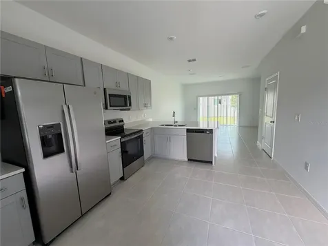 2882 Skyline Loop Kissimmee FL 34758