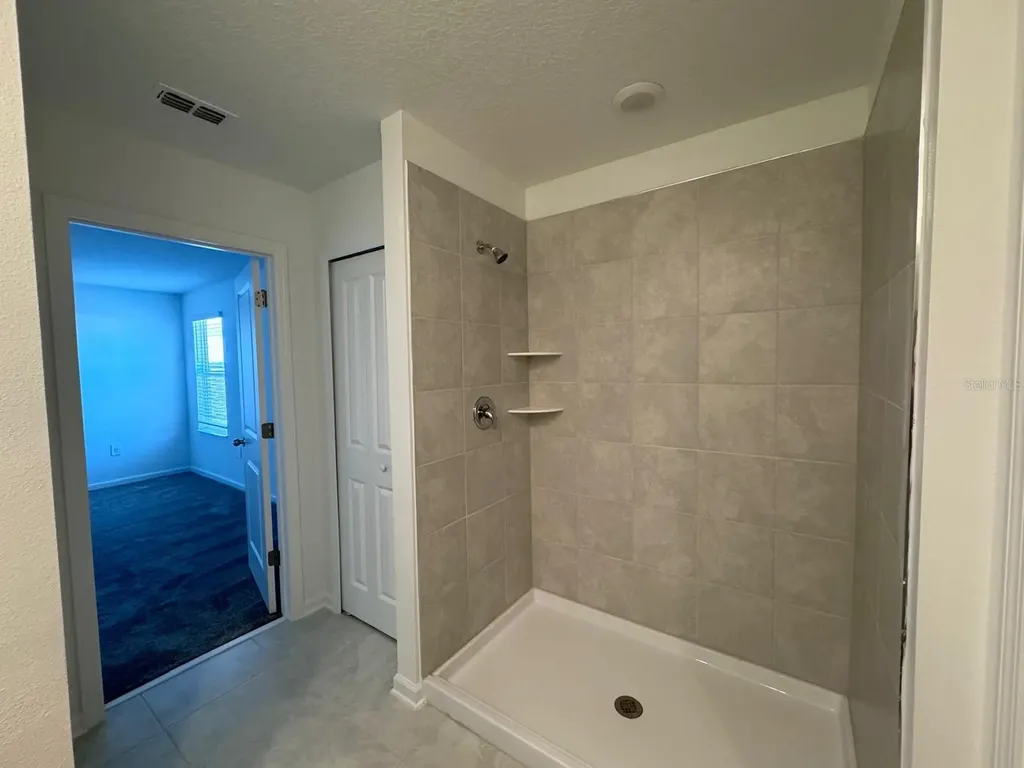 1033 Waterfall Boulevard Davenport FL 33837