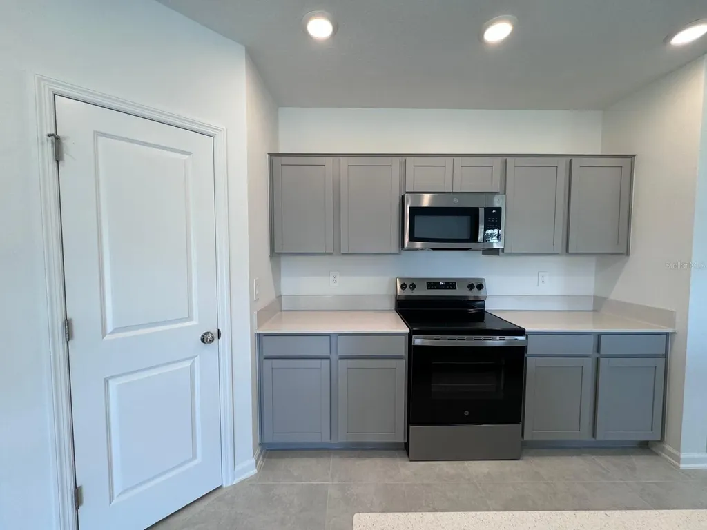 1033 Waterfall Boulevard Davenport FL 33837