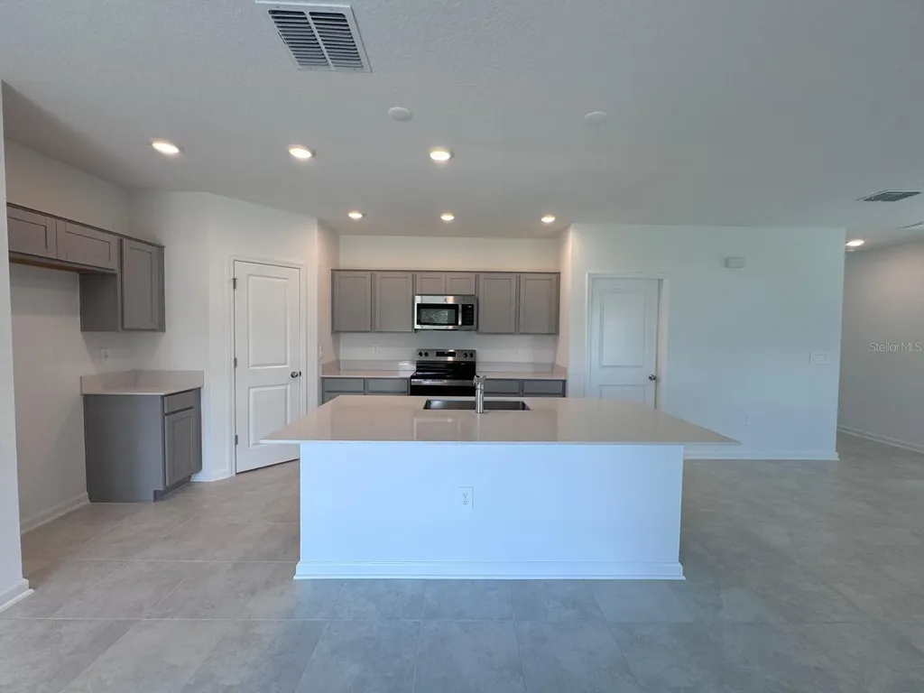 1033 Waterfall Boulevard Davenport FL 33837