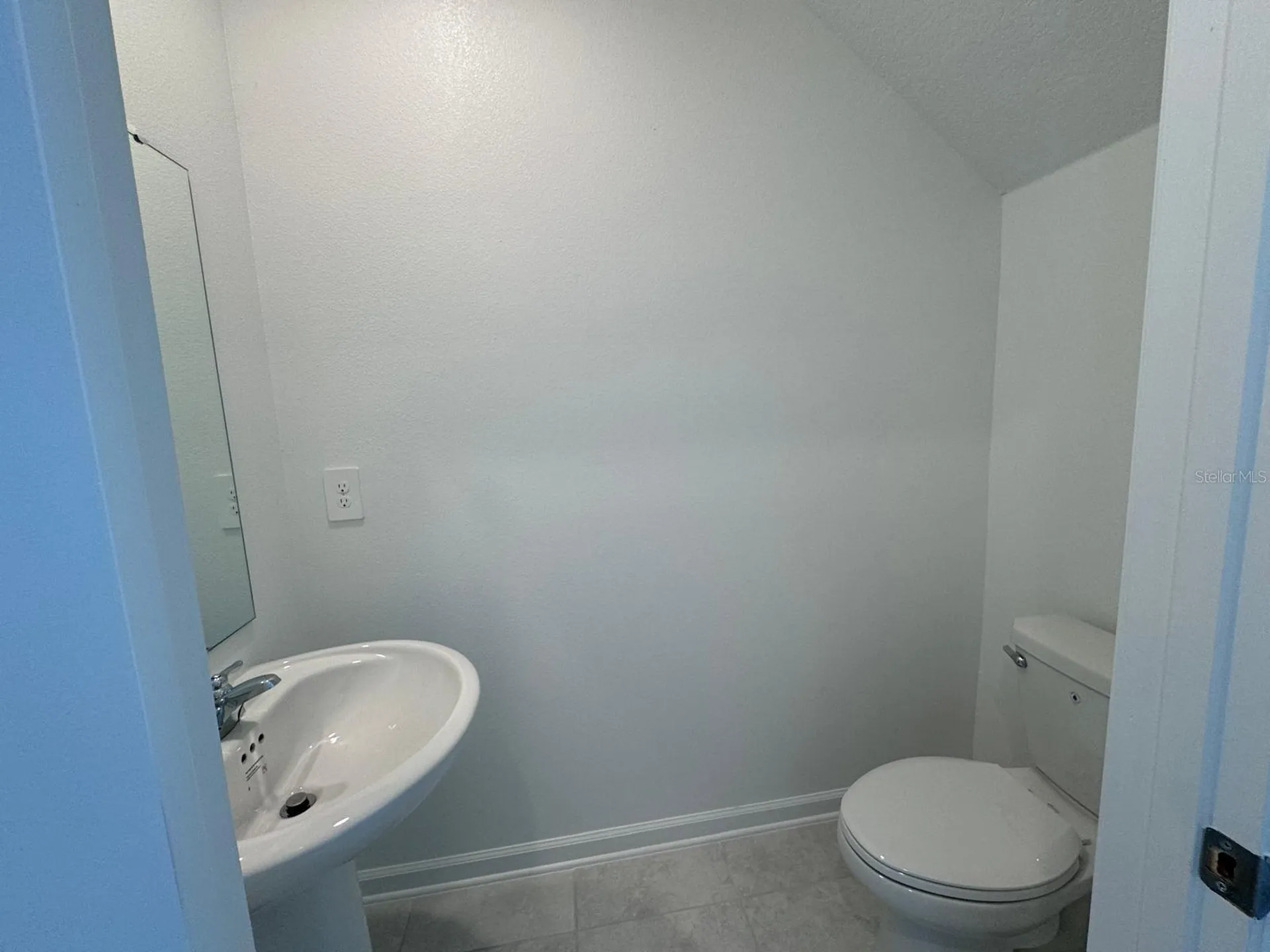 1033 Waterfall Boulevard Davenport FL 33837
