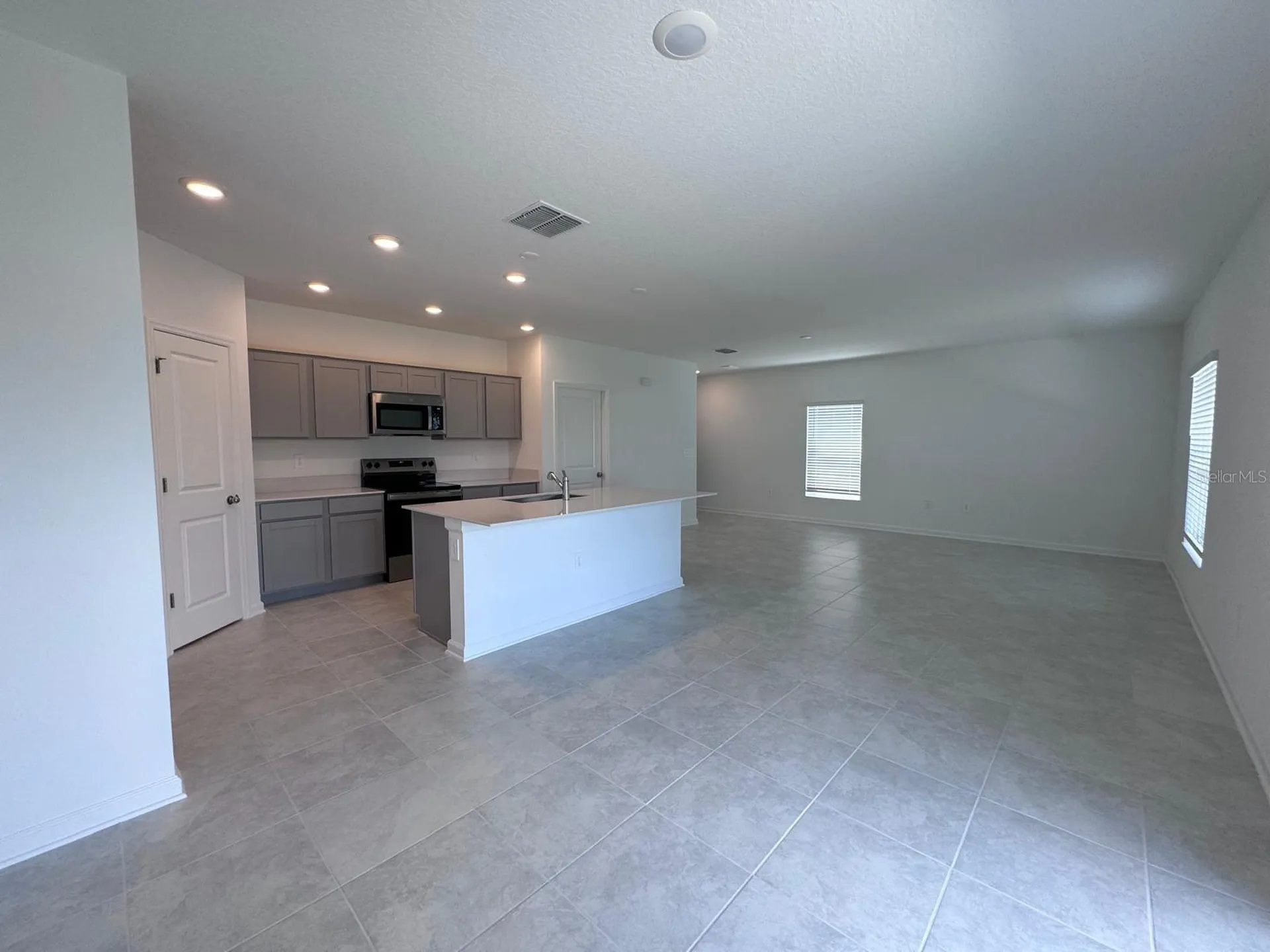 1033 Waterfall Boulevard Davenport FL 33837