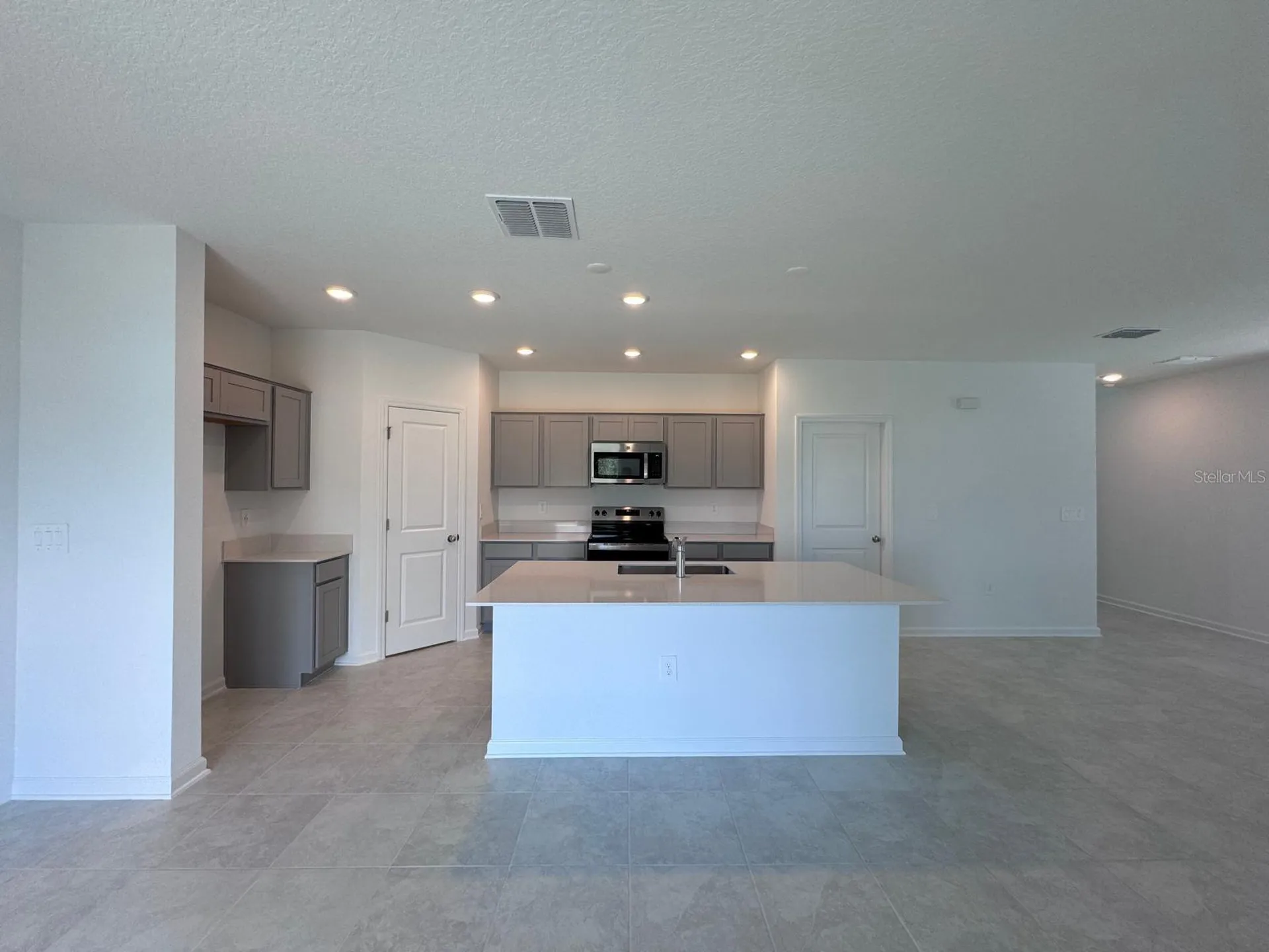 1033 Waterfall Boulevard Davenport FL 33837