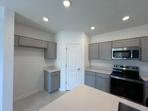 1033 Waterfall Boulevard Davenport FL 33837
