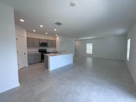 1033 Waterfall Boulevard Davenport FL 33837