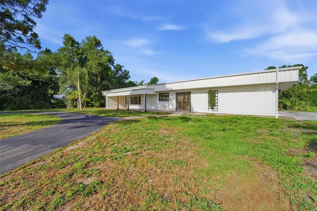 2180 W Dolphin Drive Englewood FL 34223