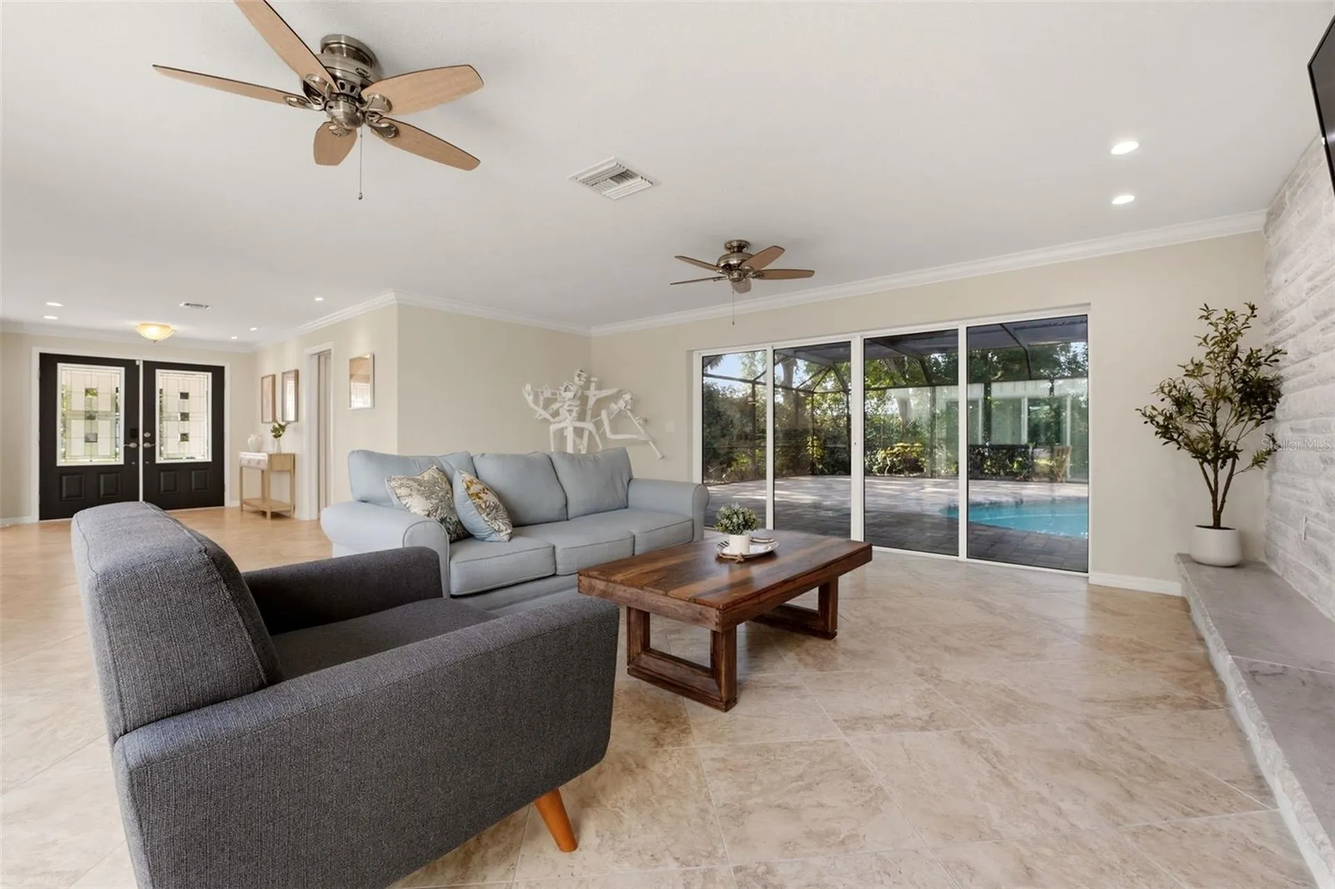 2180 W Dolphin Drive Englewood FL 34223