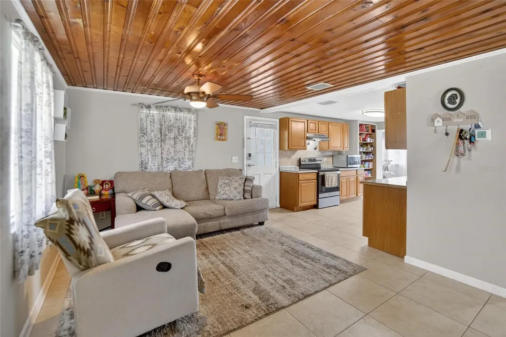 304 4th Avenue NW Ruskin FL 33570
