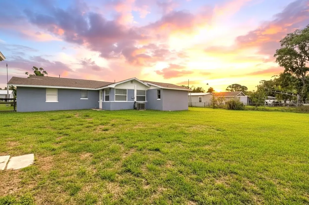 304 4th Avenue NW Ruskin FL 33570