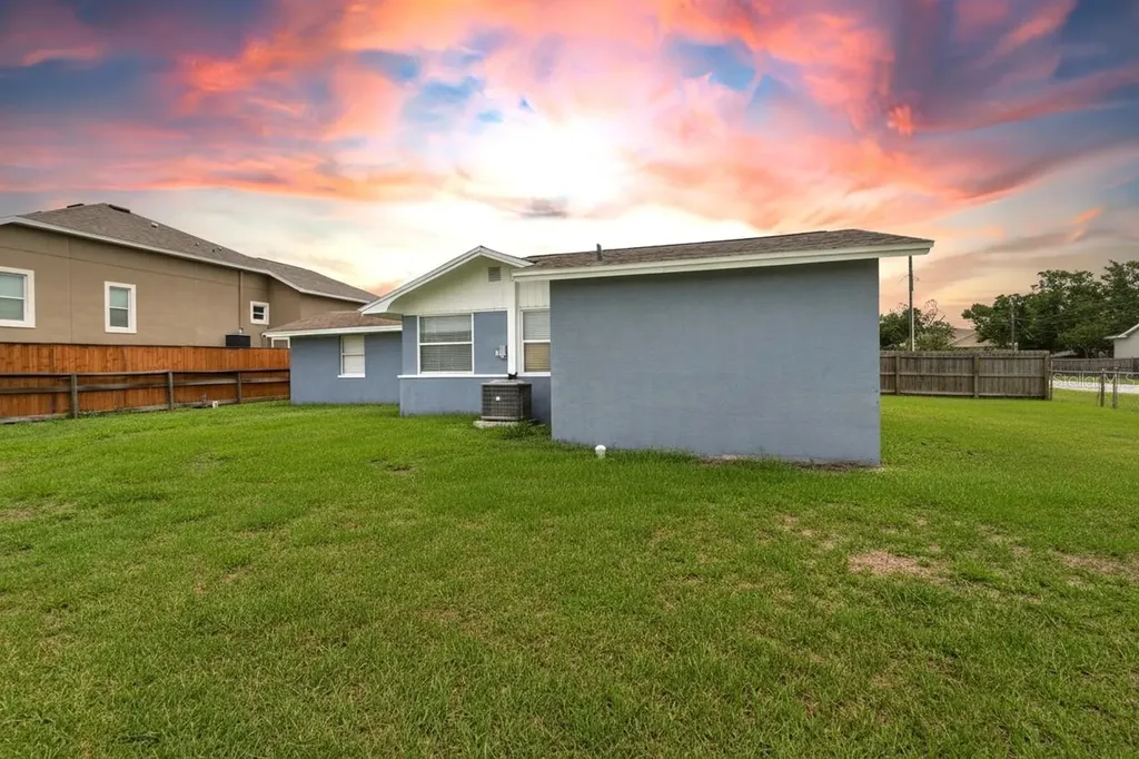 304 4th Avenue NW Ruskin FL 33570