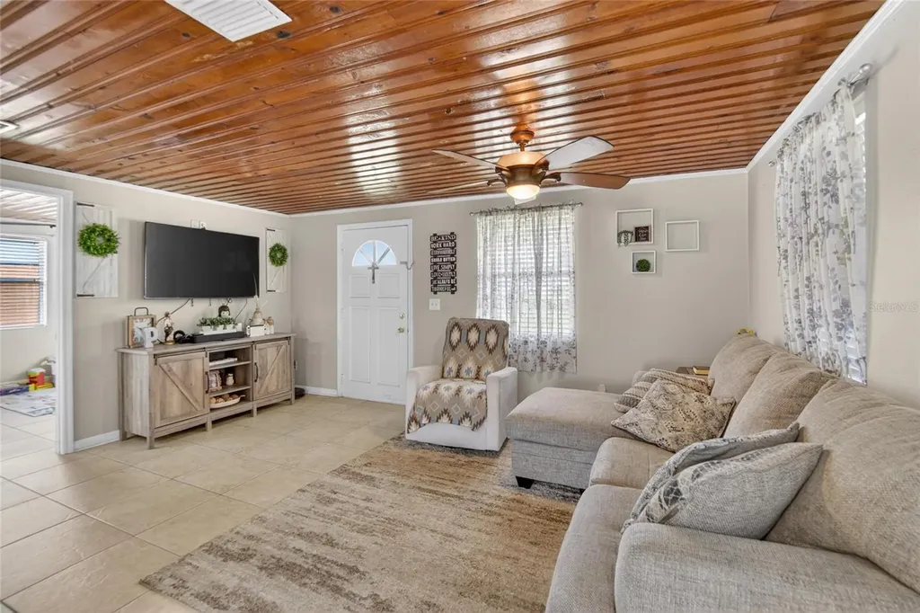 304 4th Avenue NW Ruskin FL 33570