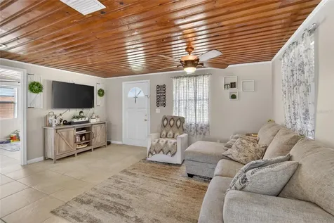 304 4th Avenue NW Ruskin FL 33570