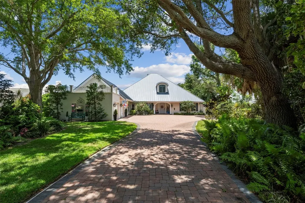 8152 Longbay Boulevard Sarasota FL 34243