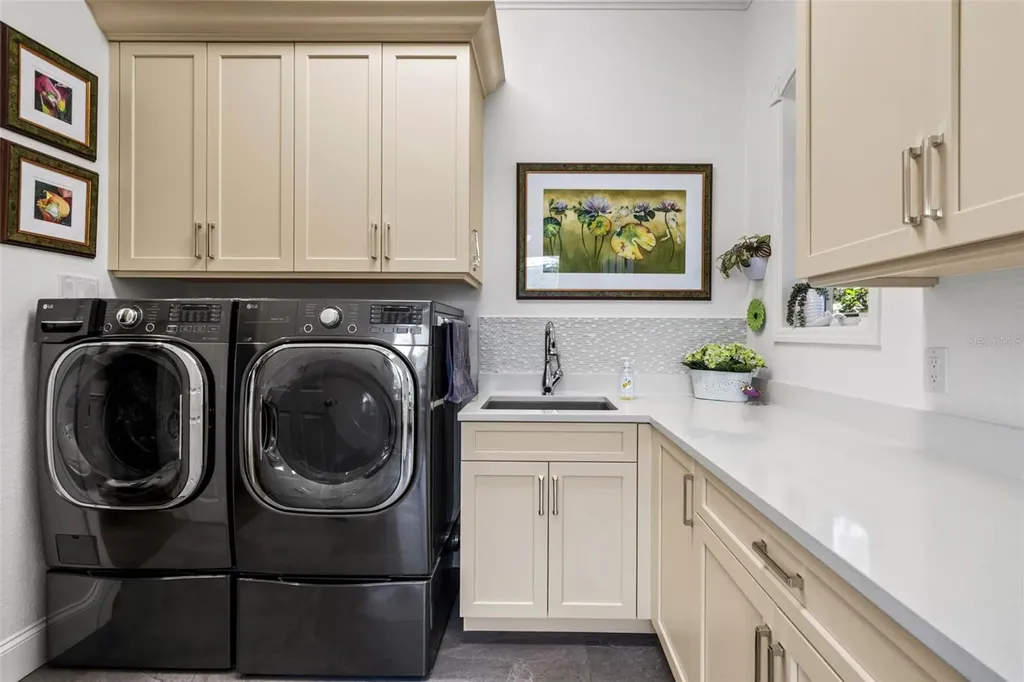 8152 Longbay Boulevard Sarasota FL 34243