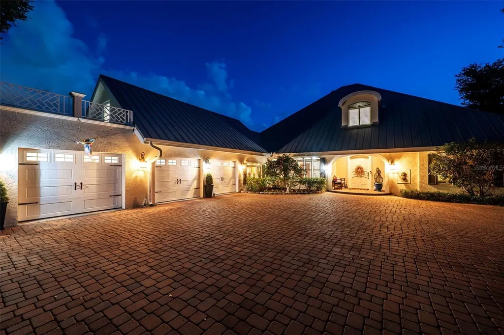 8152 Longbay Boulevard Sarasota FL 34243