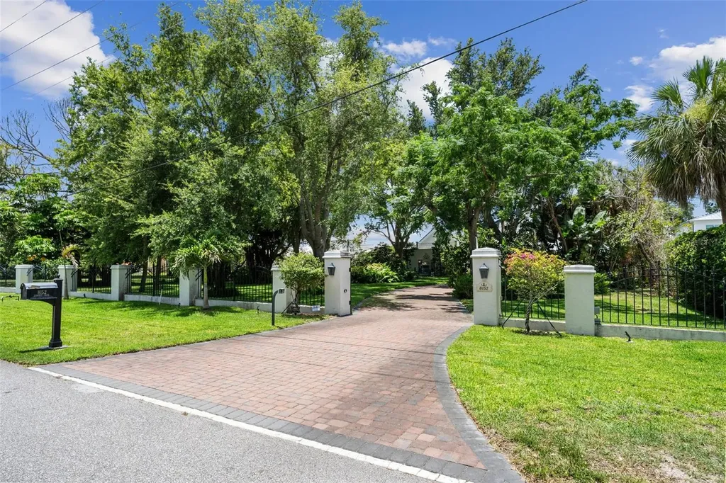 8152 Longbay Boulevard Sarasota FL 34243