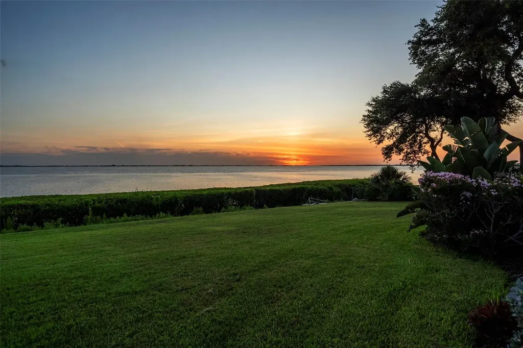 8152 Longbay Boulevard Sarasota FL 34243