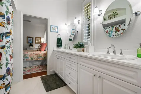 8152 Longbay Boulevard Sarasota FL 34243