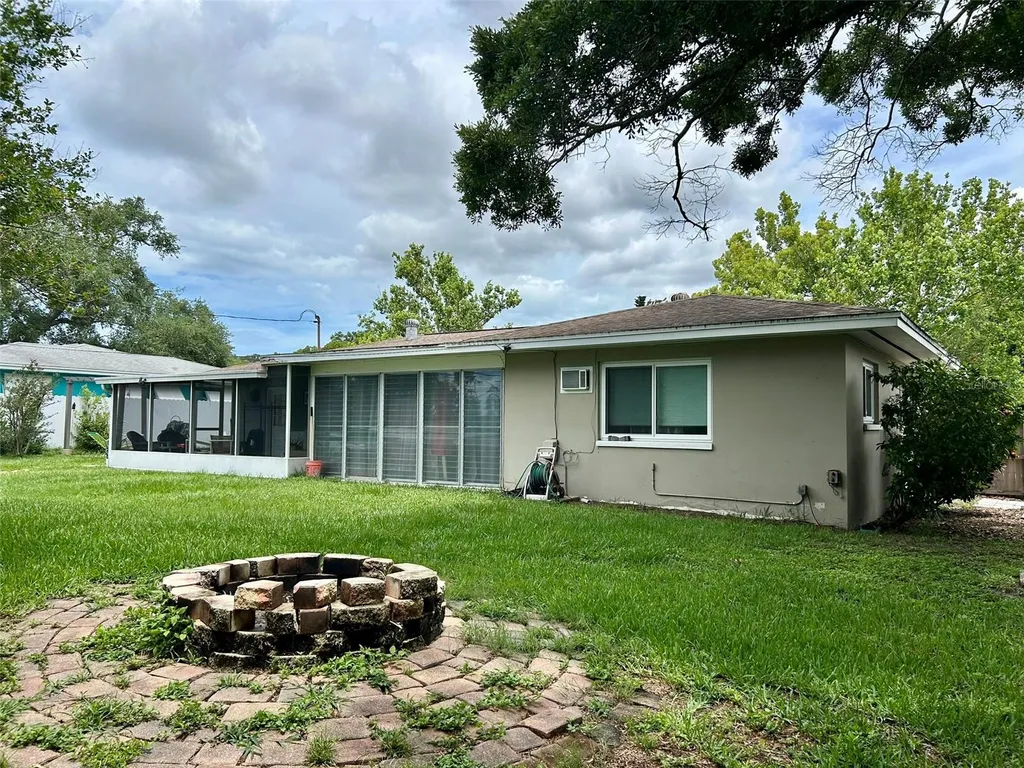 1615 Pinewood Drive Clearwater FL 33756