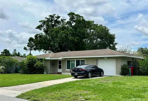 1615 Pinewood Drive Clearwater FL 33756