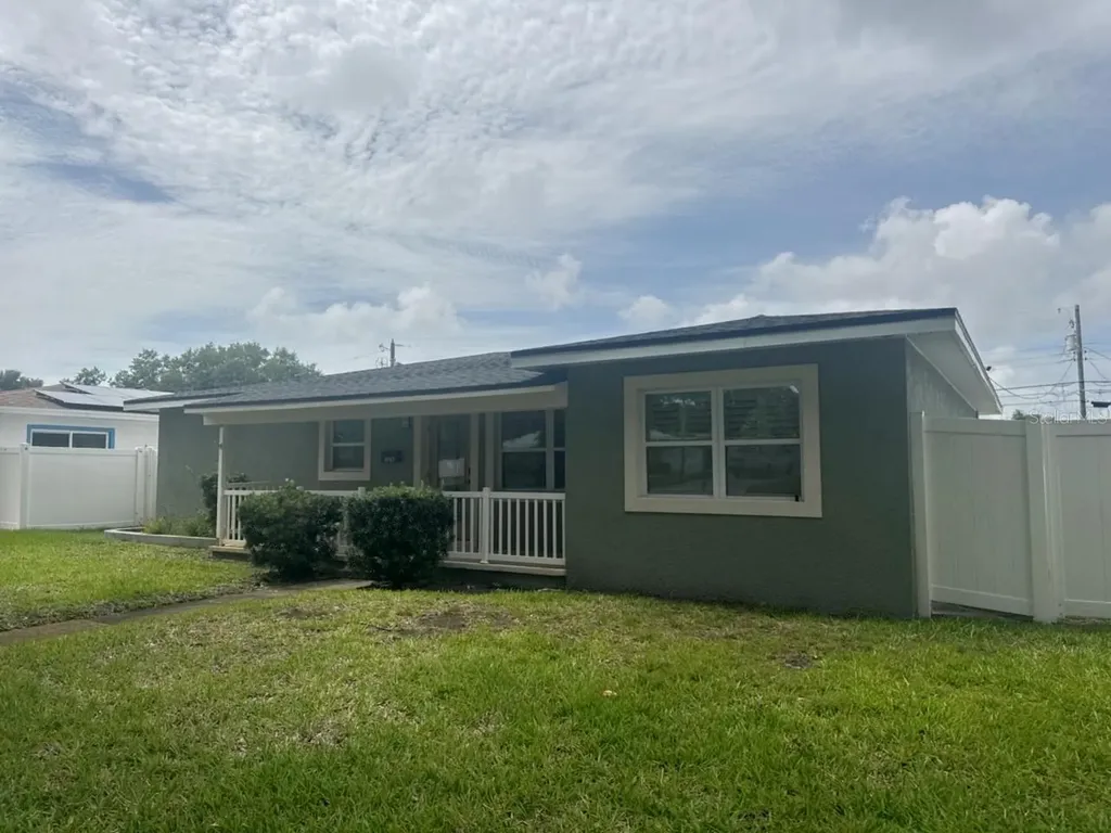 6743 Burlington Avenue N St Petersburg FL 33710
