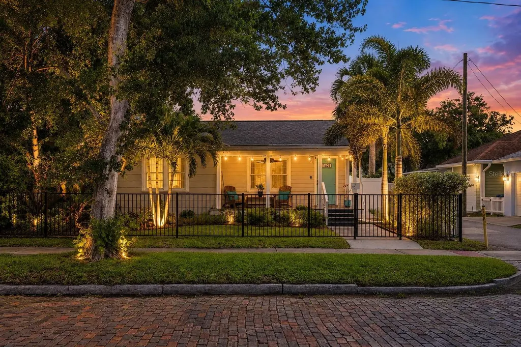 1421 21st Avenue N St Petersburg FL 33704