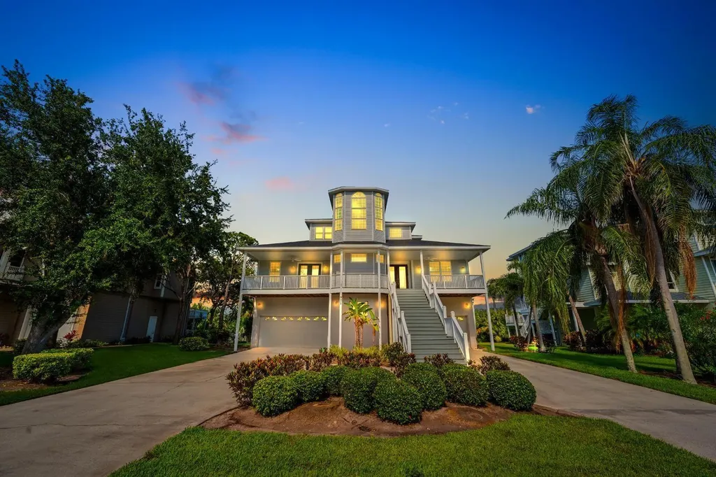 921 Point Seaside Drive Crystal Beach FL 34681