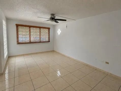 Rio Espiritu Santo St. Urb. Rio Hondo II Bayamon PR 00961